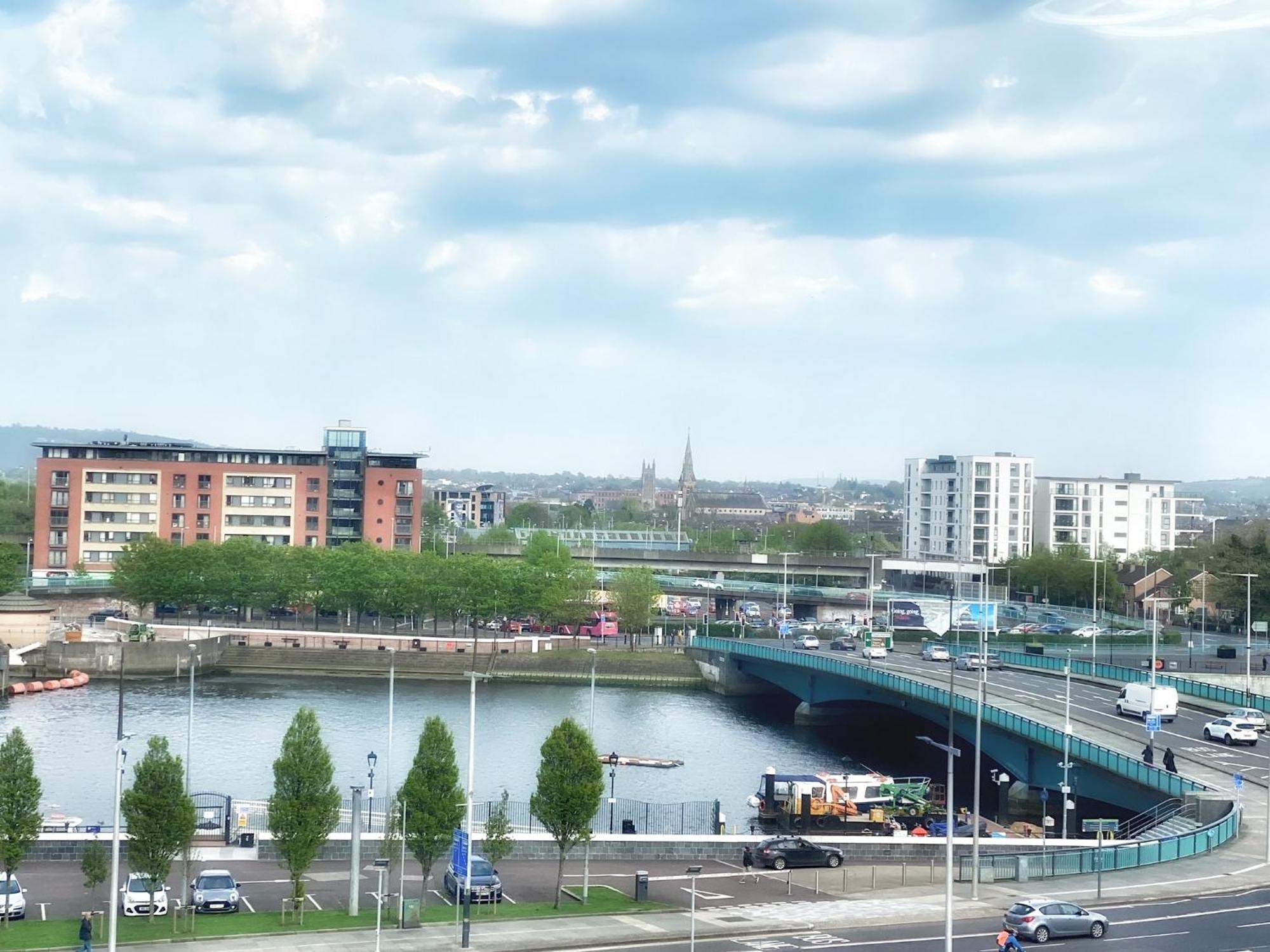 2 Bed City Centre Apt, Free Parking - Albert Clock, Customs House Белфаст Екстер'єр фото