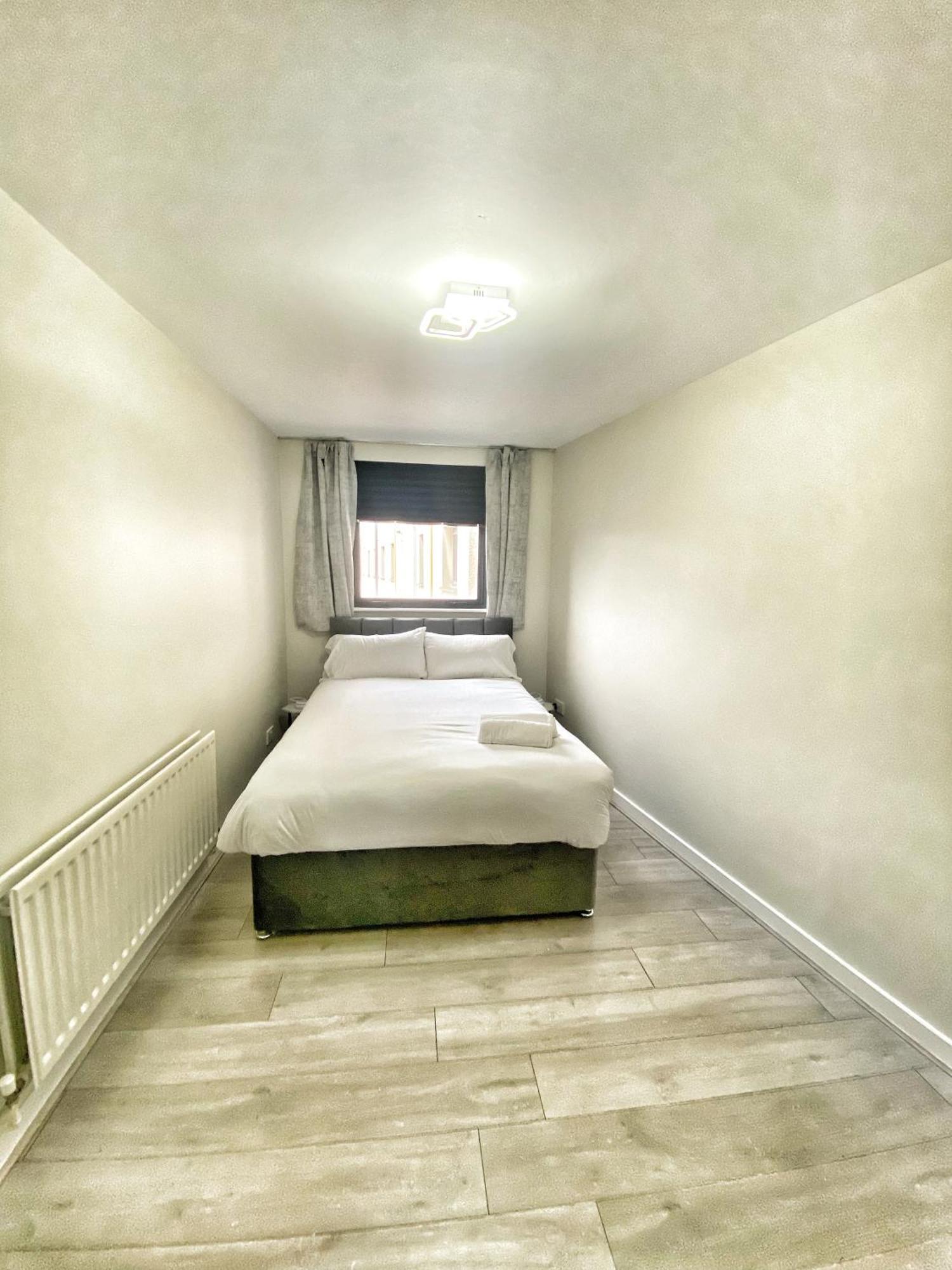 2 Bed City Centre Apt, Free Parking - Albert Clock, Customs House Белфаст Екстер'єр фото